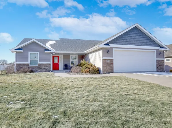 1125 Oakwood Dr, Pella, IA 50219