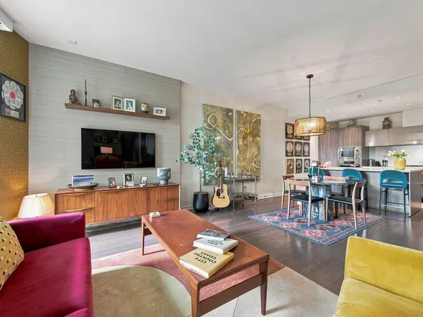 1616 Columbia St #306, Vancouver, BC V5Y 0B7