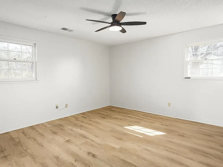 338 Travis Dr — Photo 8