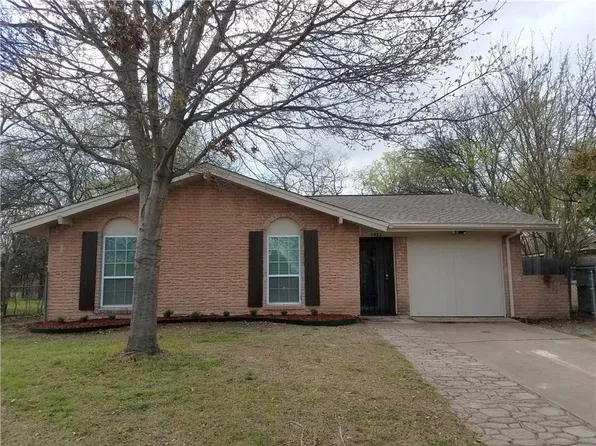 1921 Varsity Dr, Grand Prairie, TX 75051