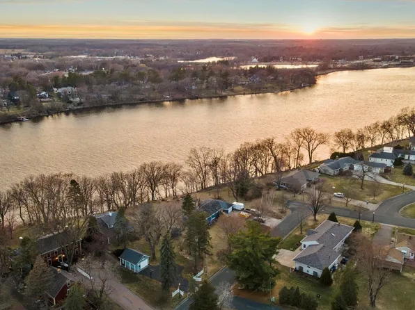 810 River Ln, Anoka, MN 55303