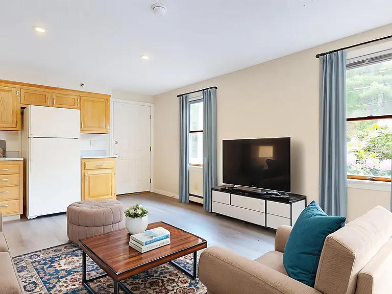 1 Ledgeview Ln #6 — Photo 2