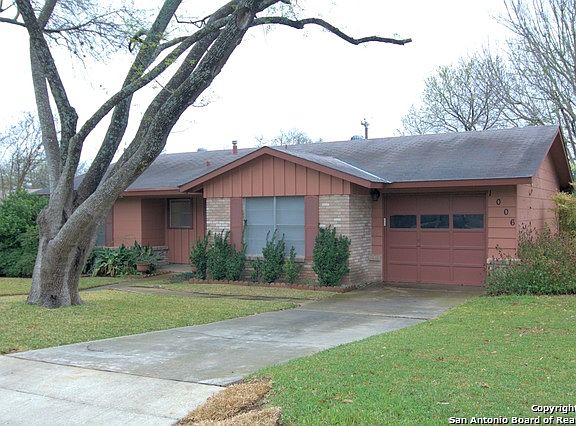 3rd image of 1006 Mount Serolod Dr