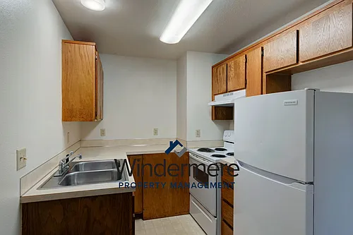 M1548: 865 N Oak Harbor St Photo 1