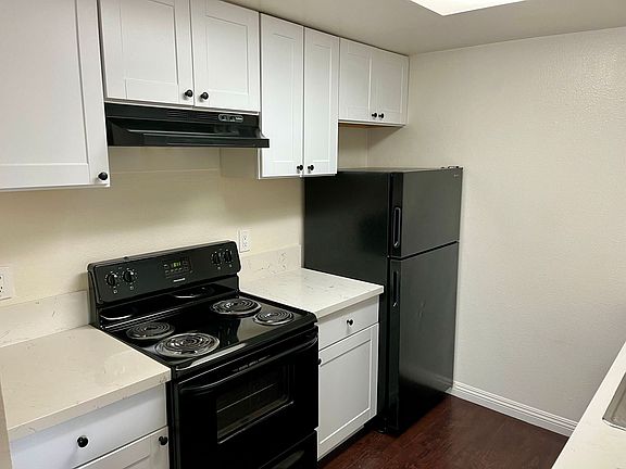 4th image of 2030 Cypress Ave #D