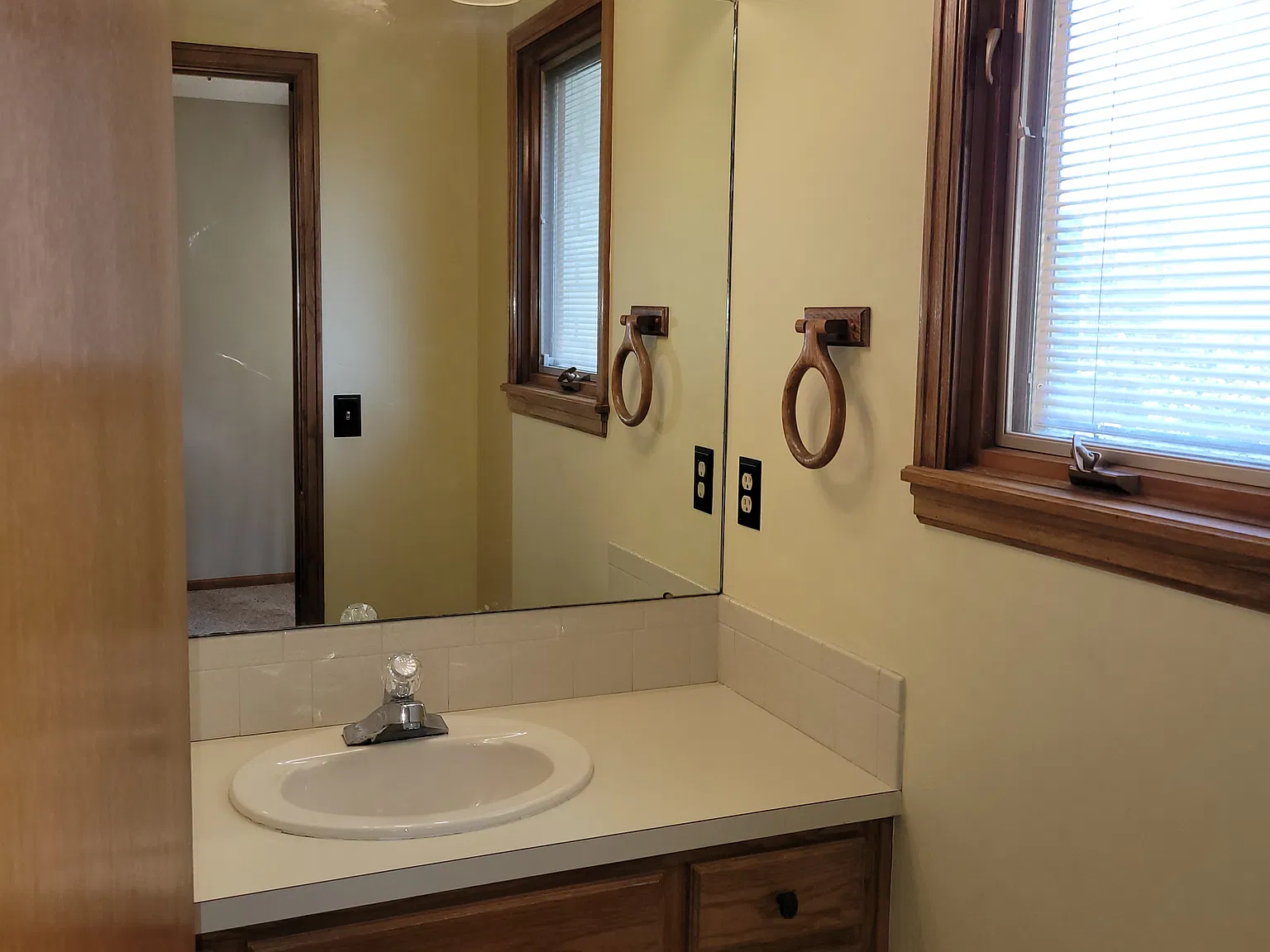 3 bed, 2.5 bath, 2386 sqft, $1,895 — Photo 4