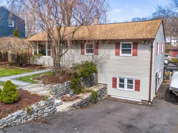 13 Holiday Dr, Hopatcong Boro, NJ 07843