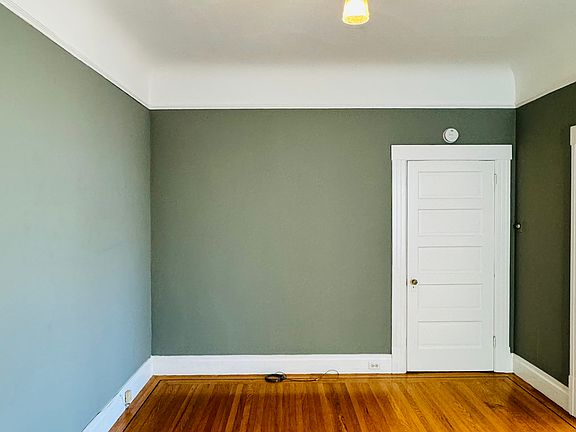 5th image of 526 Elizabeth St
