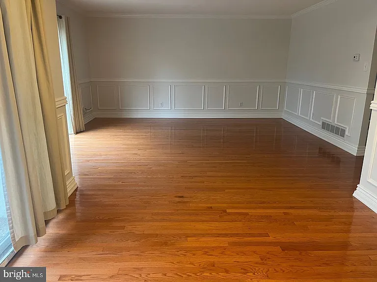 105 Montrose Ave #105 — Photo 6