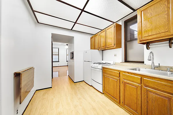 Rented by Avenues Real Estate | media 4