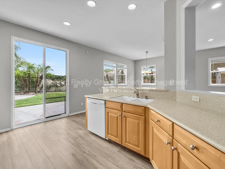 5730 Autumnwood Ln — Photo 12