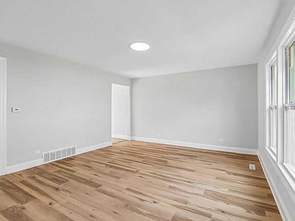 4th image of 852 Colonial Dr APT E