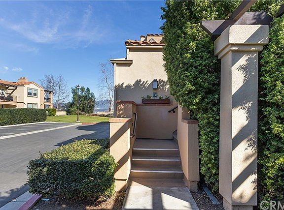 2nd image of 108 Verdin Ln
