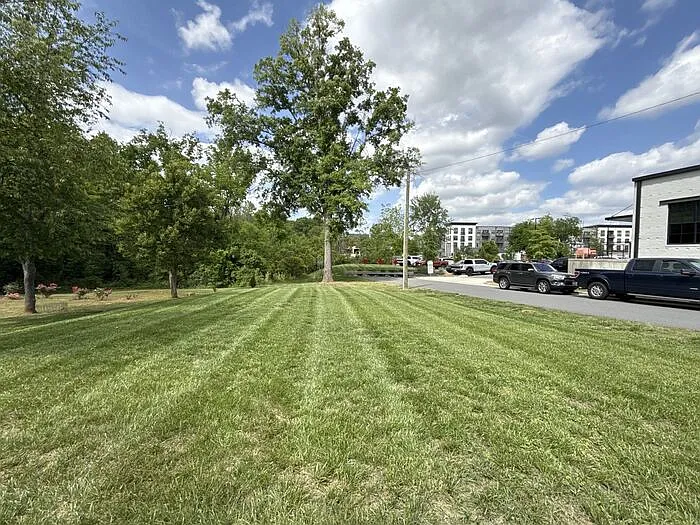 300 E Peterson Dr — Photo 18