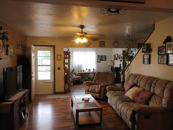 5th image of 209 E Railroad Ave