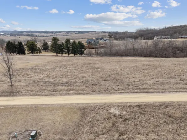 39129 326th St, Bellevue, IA 52031