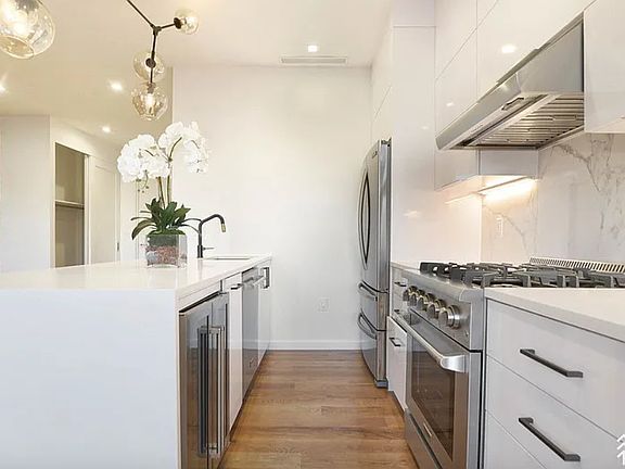 4th image of 3078 43rd St #3