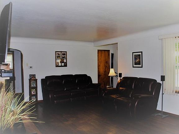 3rd image of 700 Stella St
