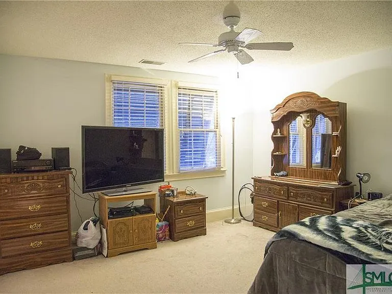 557 E Jones St — Photo 6