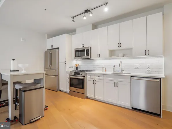 6803 Cameron Dr NW Penthouse 1, Washington, DC 20016