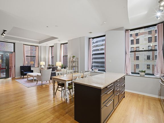 5th image of 208 W Washington St APT 910