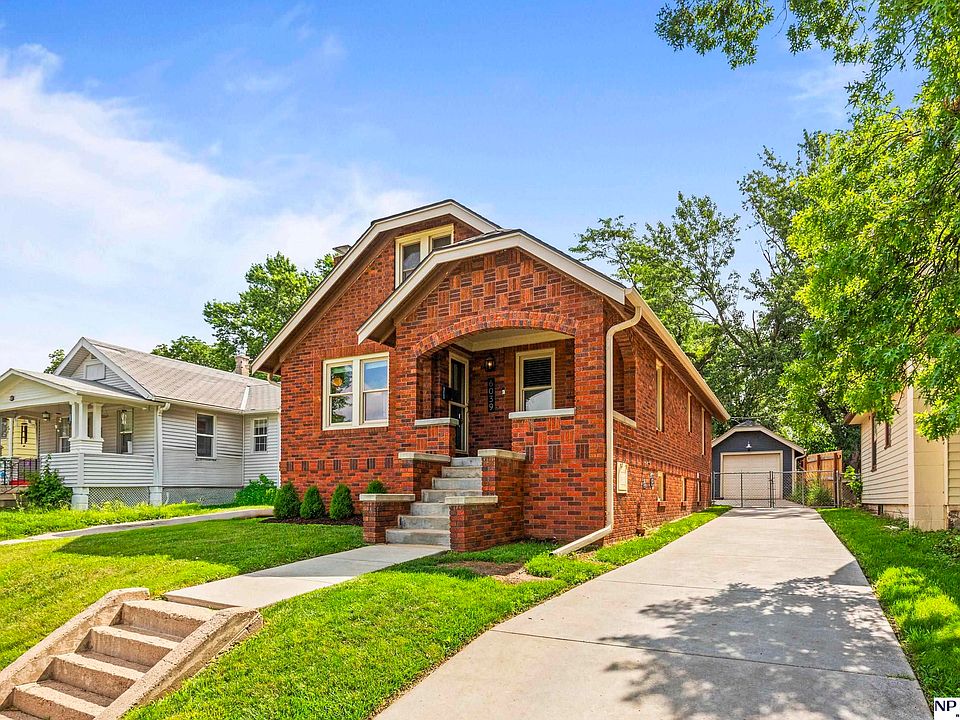 6039 S 39th St, Omaha, NE 68107 | Zillow