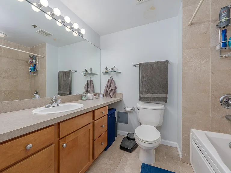 1212 N Wells St #403 — Photo 12