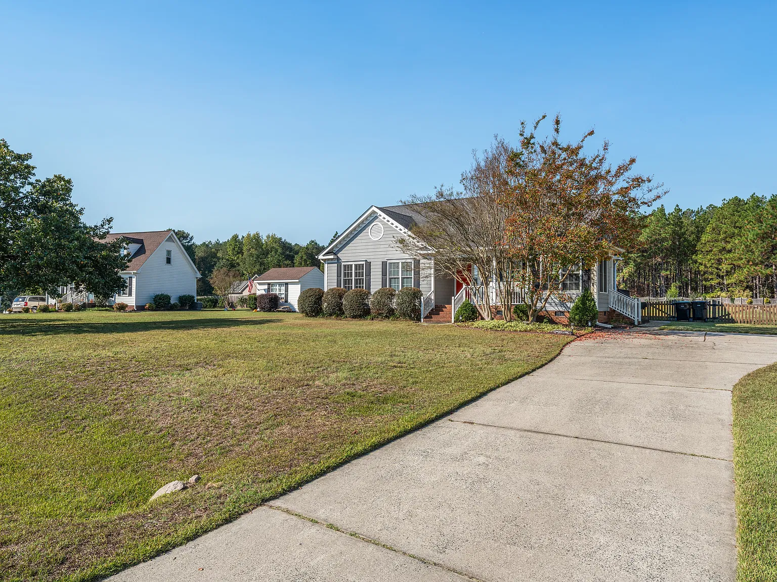 3 bed, 1423 sqft, $2,195 — Photo 2