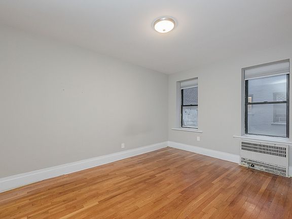 5th image of 2598 36th St APT 1G
