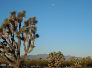 2195 S Six Shooter Rd, Yucca, AZ 86438