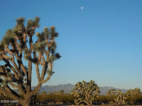 2195 S Six Shooter Rd, Yucca, AZ 86438