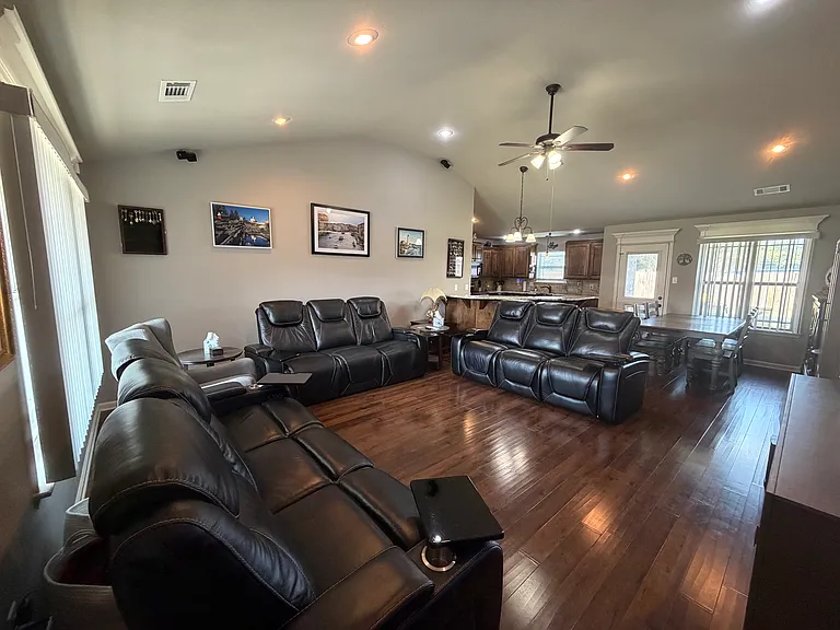 12 Jaguar Dr — Photo 5