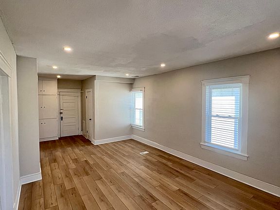 5th image of 2089 Robin St APT 4