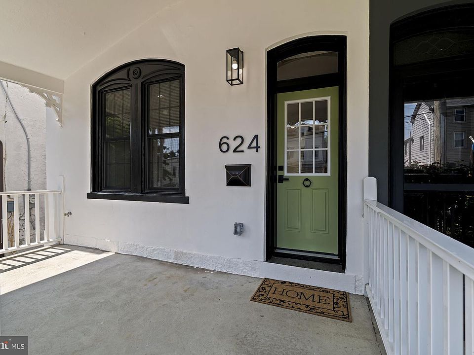 1st image of 624 W Johnson St