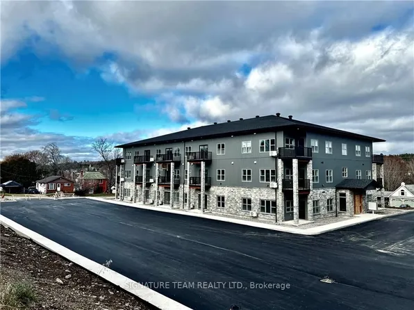 78A Queen St, Bonnechere Valley, ON