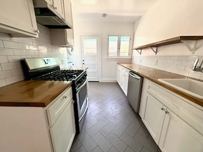 4167 Oakwood Ave — Photo 8