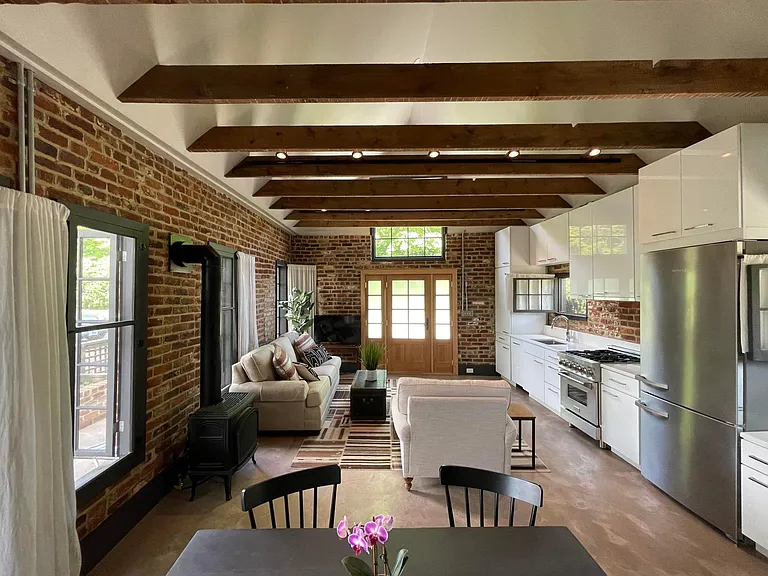 734 Locust Ave #B — Photo 1