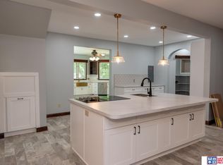 102 Nesbit Ave, Farwell, NE 68838