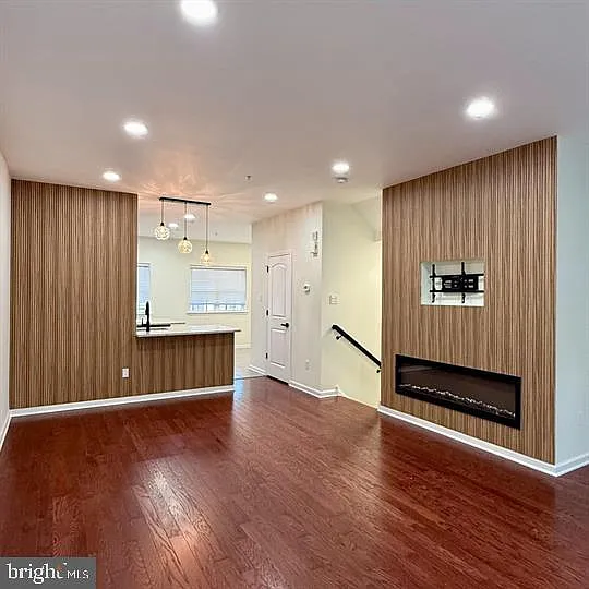 3 bed, 2.5 bath, 1848 sqft, $3,000 — Photo 2