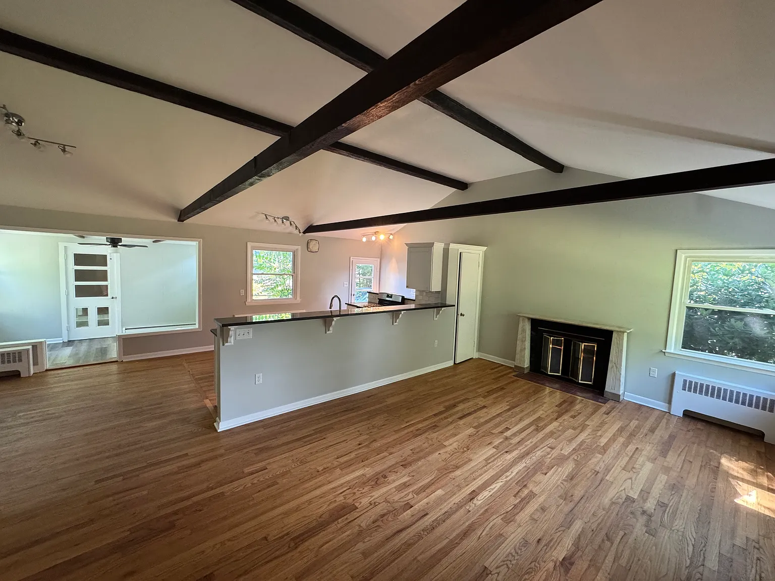 5 bed, $3,450 — Photo 3