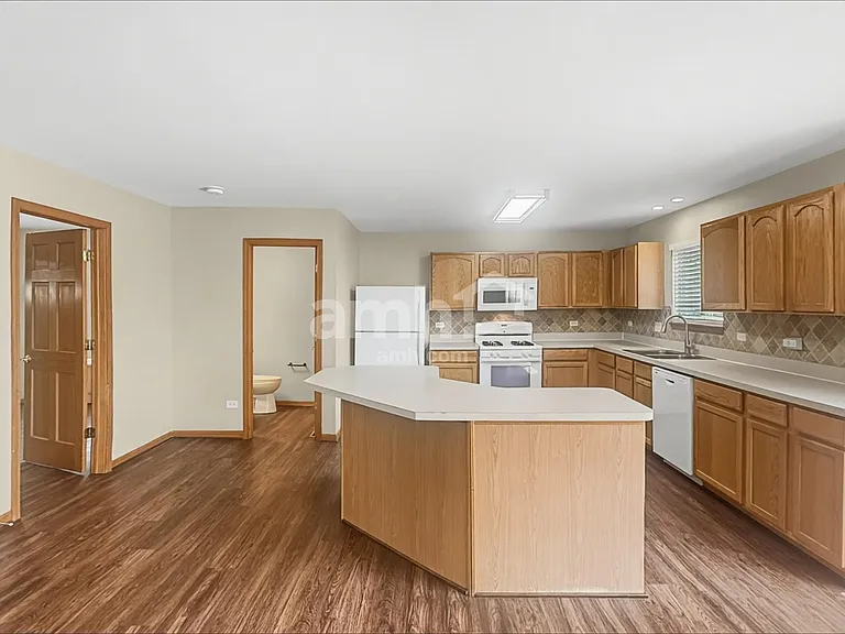 3229 Kenilworth Ln — Photo 4