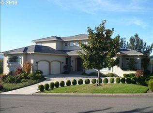 270 Fairway Village Ln, Roseburg, OR 97471