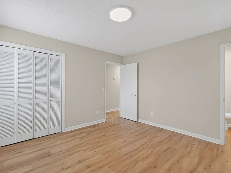 105 Kingwood Ave — Photo 22