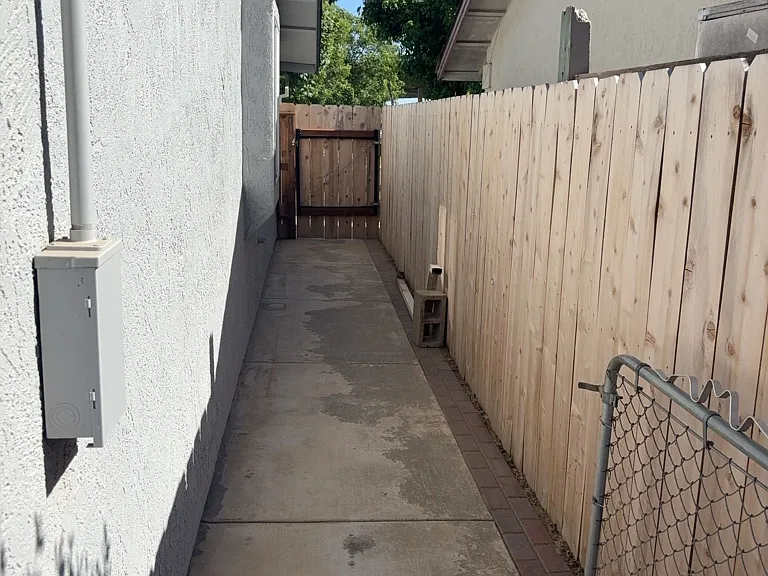 3431 Arizona Ave — Photo 16