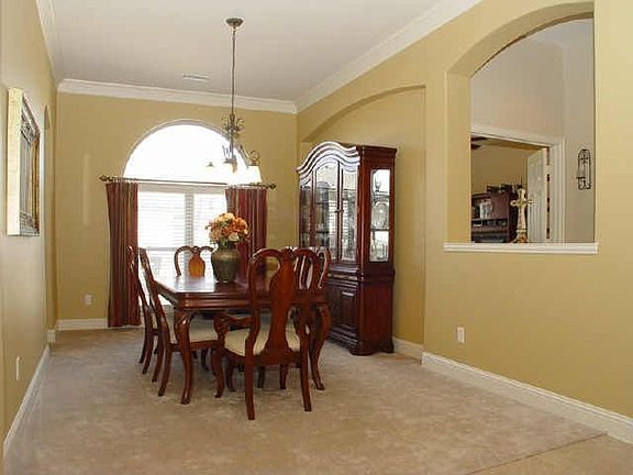3rd image of 528 Chalk Hill Ln