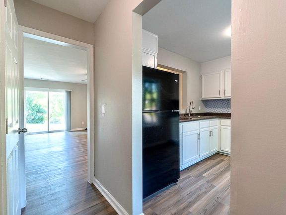 4th image of 344 Kilarney Dr