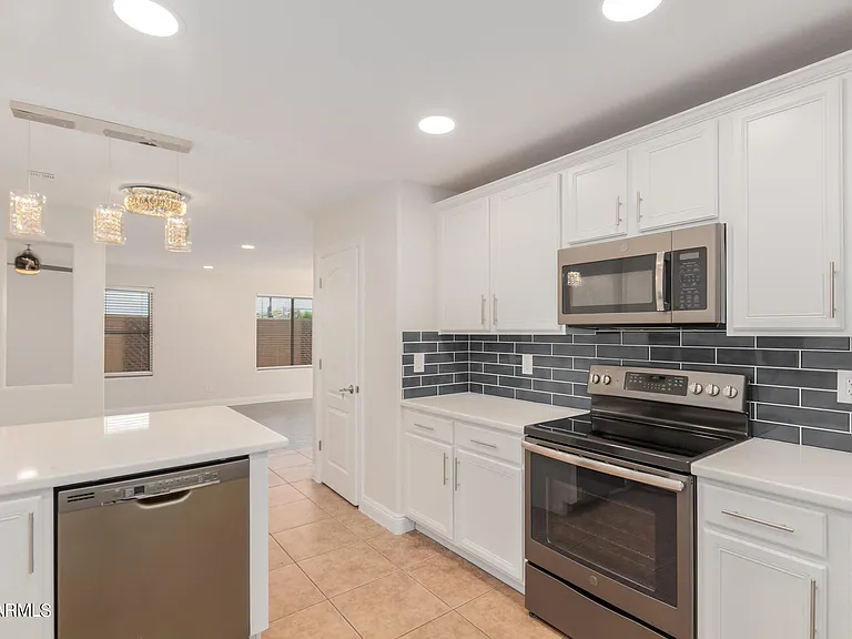 3031 E Harrison St — Photo 13