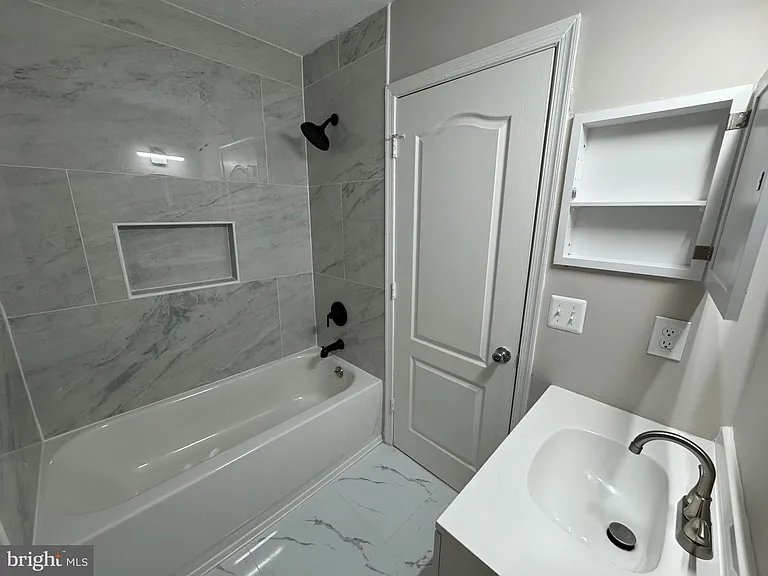 4641 Deepwood Ct #102C — Photo 14