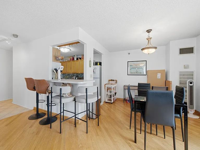 70 W Huron St #502 — Photo 4