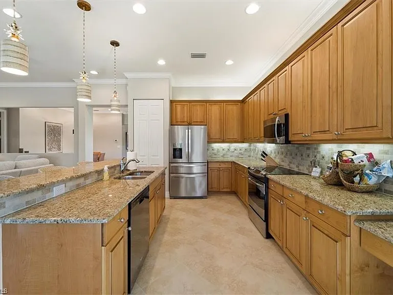 6670 Marbella Ln — Photo 7